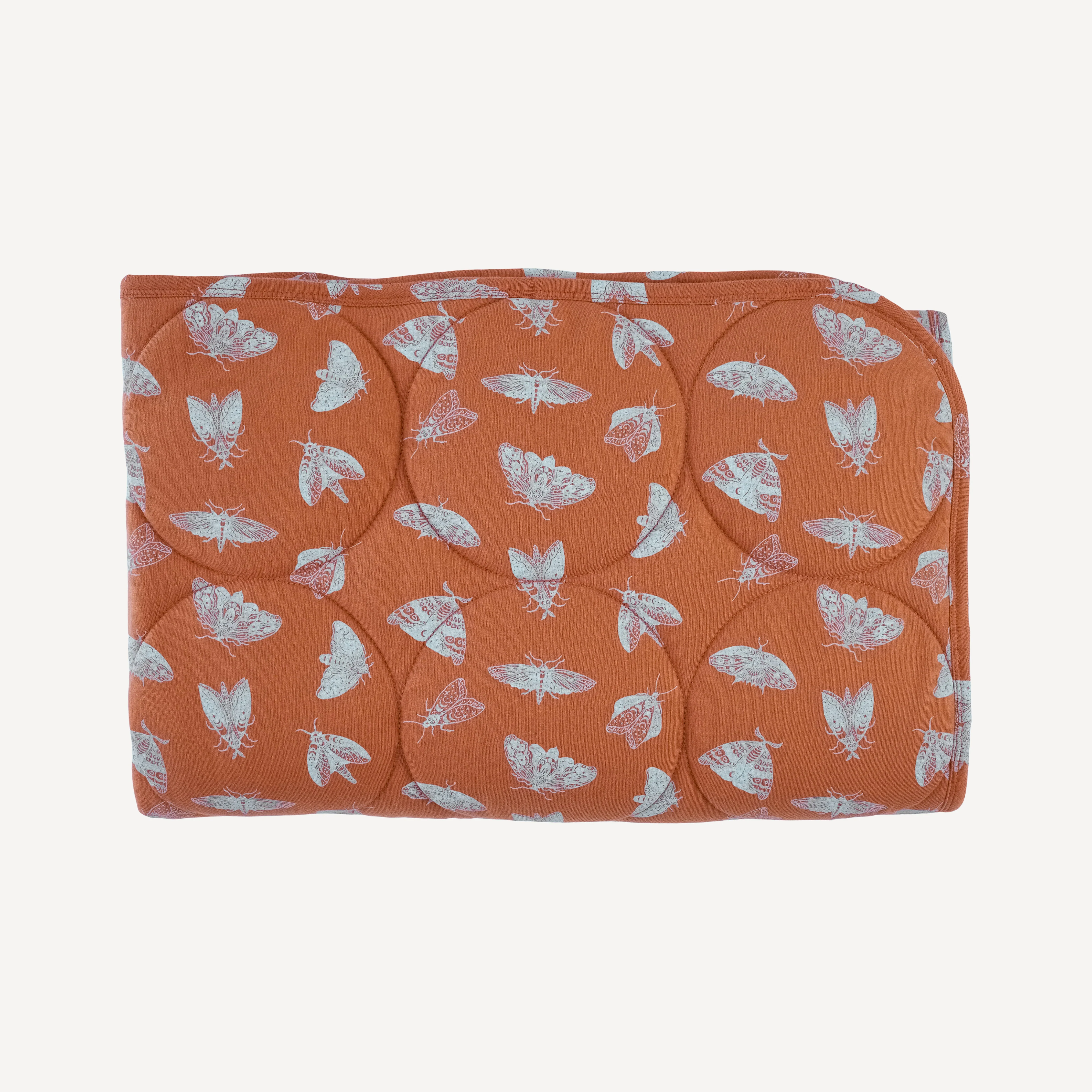 classic circle quilt | spicy moth scatter | organic cotton jersey
